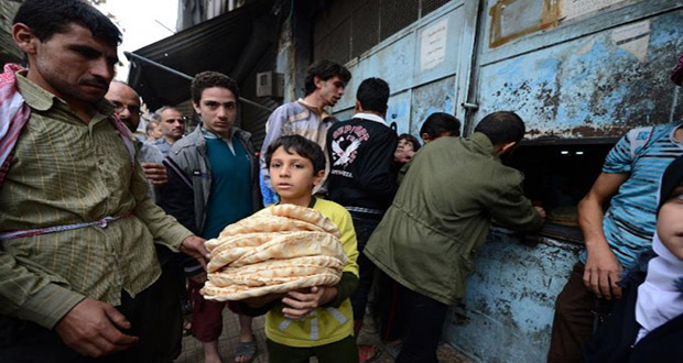 معتمدو الخبز في حماة يفتعلون أزمة ويتقاضون سعرا زائدا للربطة